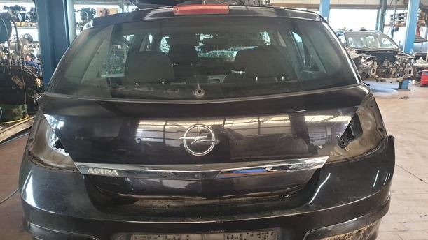 Foto: HECKKLAPPE / HECKDECKEL eines Opel Astra 1.4 Business