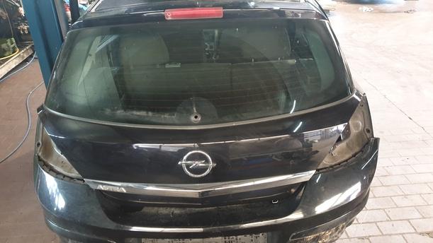 Foto: HECKKLAPPE / HECKDECKEL eines Opel Astra 1.4 Business