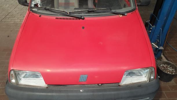Foto: MOTRORHAUBE eines Fiat Cinquecento 0.9 i.e. GLi