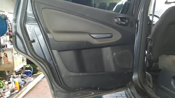 Foto: TÜR HINTEN LINKS eines Ford S-Max 2.0 TDCi DPF DX (DLX)