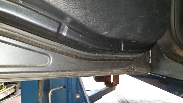 Foto: TÜR HINTEN LINKS eines Ford S-Max 2.0 TDCi DPF DX (DLX)