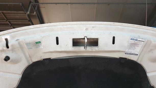 Foto: MOTORHAUBE eines Fiat Bravo 1.9 Multijet 8V DPF DX (DLX)