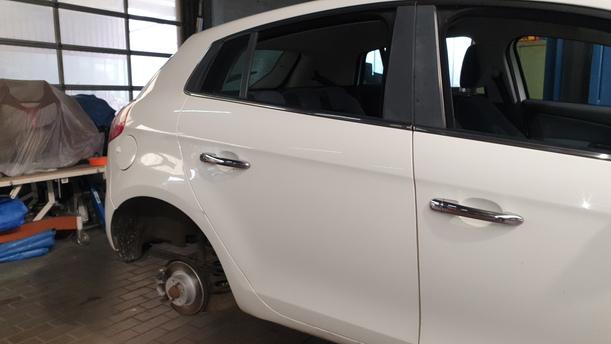 Foto: TÜR HINTEN RECHTS eines Fiat Bravo 1.9 Multijet 8V DPF DX (DLX)