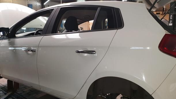 Foto: TÜR HINTEN LINKS eines Fiat Bravo 1.9 Multijet 8V DPF DX (DLX)