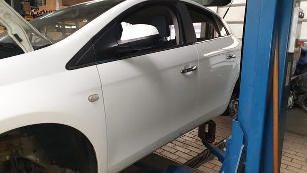 Foto: TÜR VORNE LINKS eines Fiat Bravo 1.9 Multijet 8V DPF DX (DLX)
