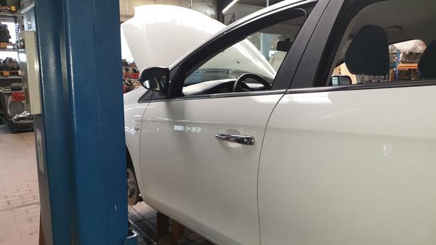 Foto: TÜR VORNE LINKS eines Fiat Bravo 1.9 Multijet 8V DPF DX (DLX)