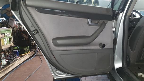 Foto: TÜR HINTEN LINKS ( AVANT ) eines Audi A4 Avant 1.6 DX (DLX)