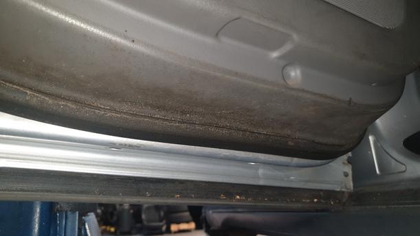 Foto: TÜR HINTEN LINKS ( AVANT ) eines Audi A4 Avant 1.6 DX (DLX)
