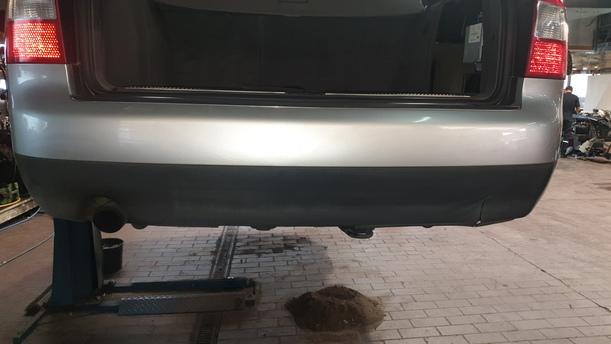 Foto: STOSSFÄNGER / STOßSTANGE HINTEN eines Audi A4 Avant 1.6 DX (DLX)