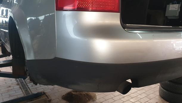 Foto: STOSSFÄNGER / STOßSTANGE HINTEN eines Audi A4 Avant 1.6 DX (DLX)