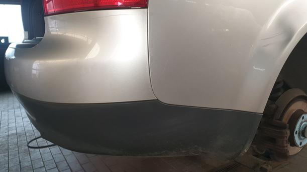 Foto: STOSSFÄNGER / STOßSTANGE HINTEN eines Audi A4 Avant 1.6 DX (DLX)