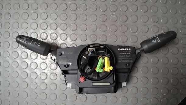 Foto: KOMBISCHALTER/ LENKSTOCKSCHALTER eines Opel Corsa 1.2 16V DX (DLX)