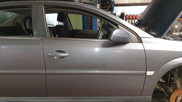 Foto: TÜR VORNE RECHTS eines Opel Vectra 1.9 CDTI DX (DLX)