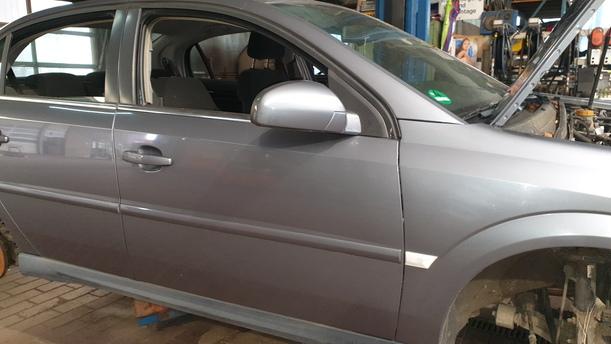 Foto: TÜR VORNE RECHTS eines Opel Vectra 1.9 CDTI DX (DLX)