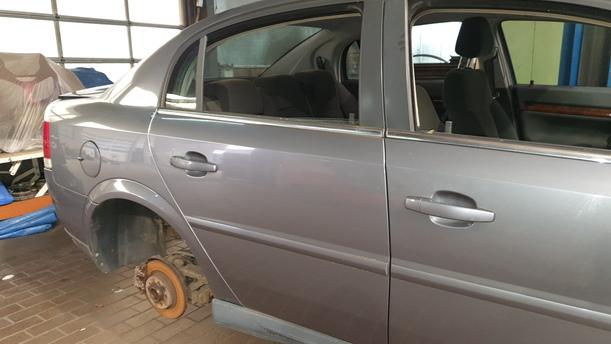 Foto: TÜR HINTEN RECHTS eines Opel Vectra 1.9 CDTI DX (DLX)
