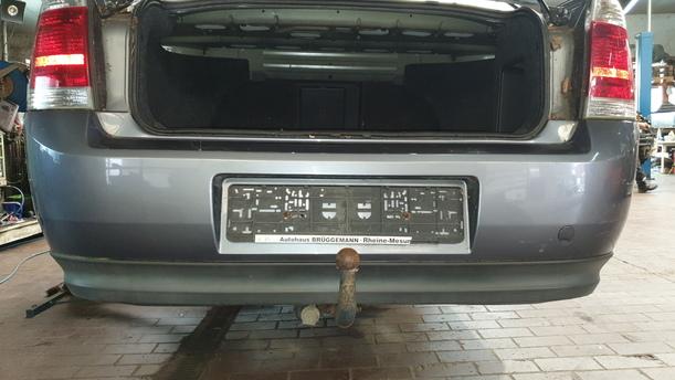 Foto: STOSSFÄNGER / STOßSTANGE HINTEN eines Opel Vectra 1.9 CDTI DX (DLX)