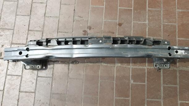 Foto: VERSTÄRKUNG VORNE eines Opel Vectra 1.9 CDTI DX (DLX)