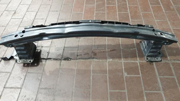 Foto: VERSTÄRKUNG VORNE eines Opel Vectra 1.9 CDTI DX (DLX)