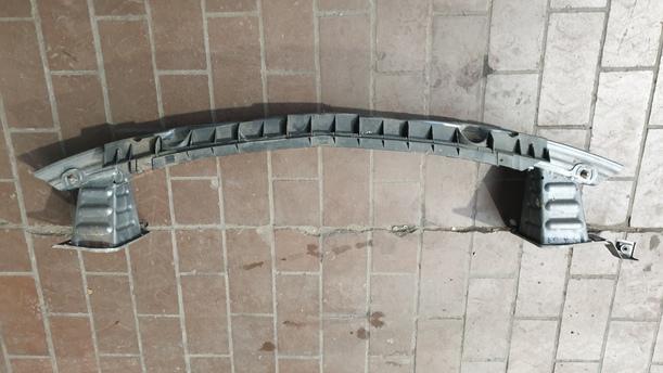 Foto: VERSTÄRKUNG VORNE eines Opel Vectra 1.9 CDTI DX (DLX)
