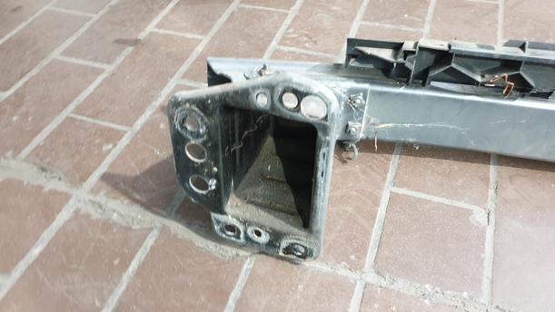 Foto: VERSTÄRKUNG VORNE eines Opel Vectra 1.9 CDTI DX (DLX)