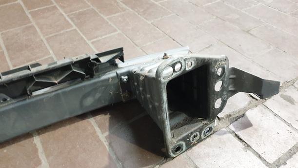 Foto: VERSTÄRKUNG VORNE eines Opel Vectra 1.9 CDTI DX (DLX)