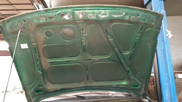 Foto: MOTORHAUBE eines Opel Astra SR