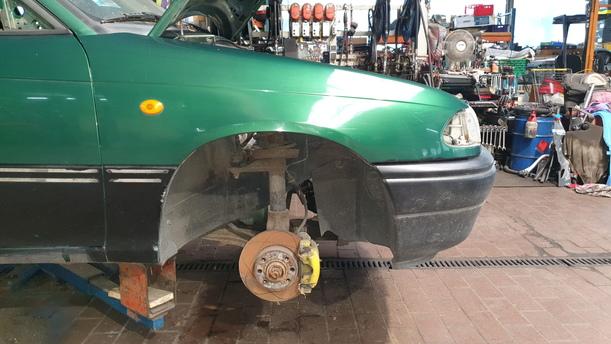 Foto: KOTFLÜGEL RECHTS eines Opel Astra SR