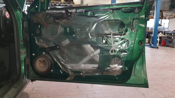 Foto: TÜR VORNE RECHTS ( 4/5 TÜRER ) eines Opel Astra SR