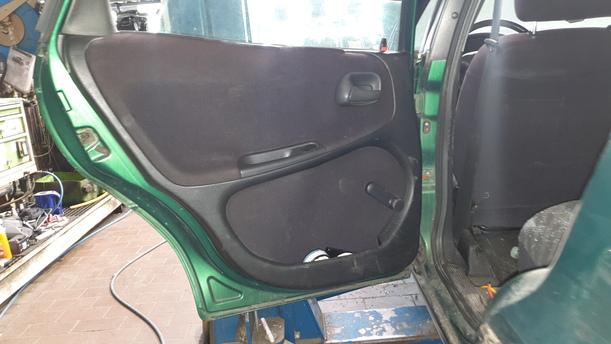 Foto: TÜR HINTEN LINKS eines Opel Astra SR
