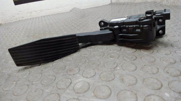 Foto: GASPEDAL ( DIESEL / SCHALTGETRIEBE ) eines Opel Vectra 1.9 CDTI SR