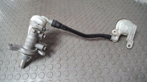 Foto: HAUPTBREMSZYLINDER ( BOSCH 20 ) eines Ford Fiesta 1.6 TDCi SR