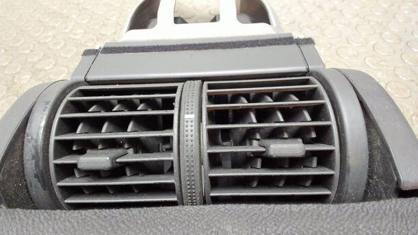 Foto: MITTELARMLEHNE eines Opel Vectra 1.9 CDTI SR