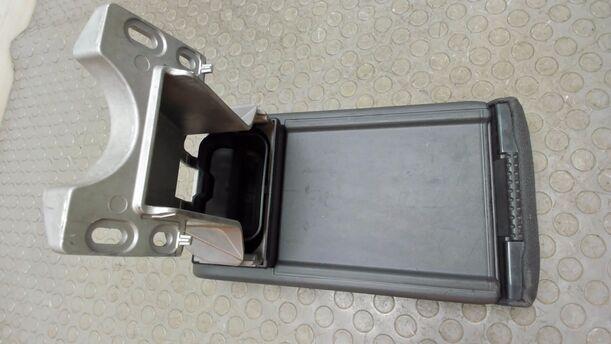 Foto: MITTELARMLEHNE eines Opel Vectra 1.9 CDTI SR