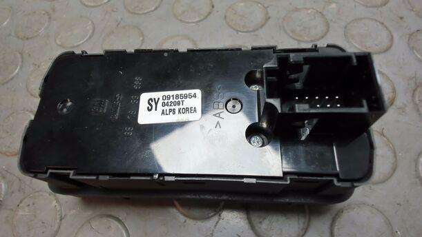 Foto: FENSTERHEBERSCHALTER VORNE LINKS eines Opel Vectra 1.9 CDTI SR