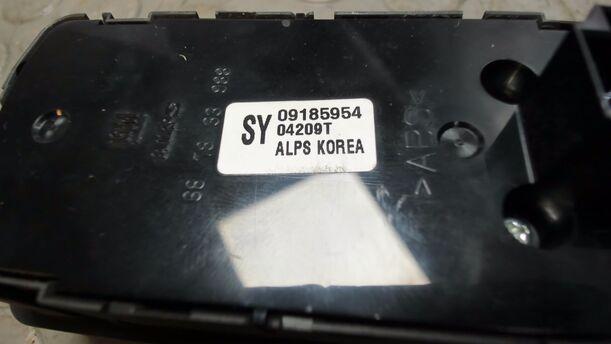 Foto: FENSTERHEBERSCHALTER VORNE LINKS eines Opel Vectra 1.9 CDTI SR