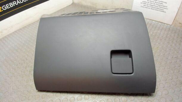 Foto: HANDSCHUHFACH eines Opel Vectra 1.9 CDTI SX