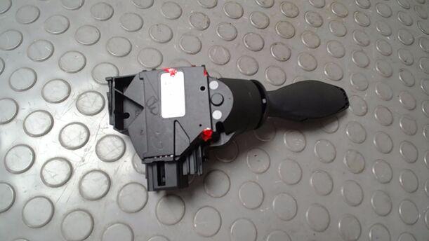 Foto: BLINKERSCHALTER/ LENKSTOCKSCHALTER eines Ford Fiesta 1.6 TDCi SX