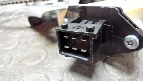 Foto: FENSTERHEBER VORNE RECHTS ELEKTRISCH eines Opel Vectra 1.9 CDTI SX