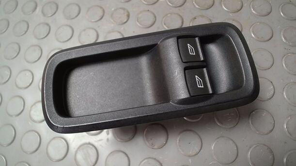 Foto: FENSTERHEBERSCHALTER eines Ford Fiesta 1.6 TDCi SX