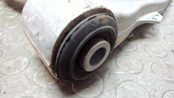 Foto: QUERLENKER VORNE LINKS eines Opel Vectra 1.9 CDTI SX