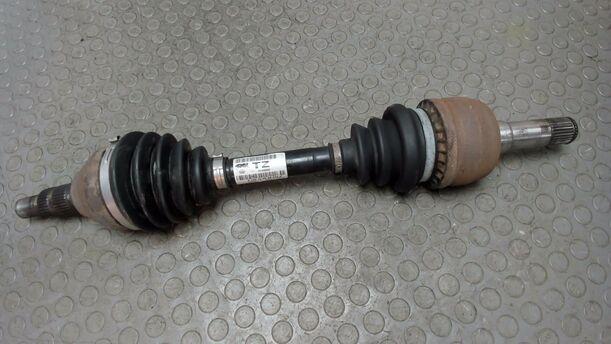 Foto: ANTRIEBSWELLE LINKS ( SCHALTGETRIEBE ) eines Opel Vectra 1.9 CDTI SX