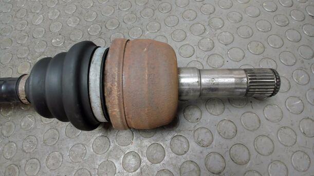 Foto: ANTRIEBSWELLE LINKS ( SCHALTGETRIEBE ) eines Opel Vectra 1.9 CDTI SX