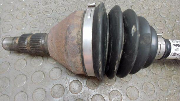 Foto: ANTRIEBSWELLE LINKS ( SCHALTGETRIEBE ) eines Opel Vectra 1.9 CDTI SX