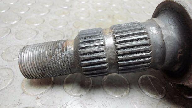 Foto: ANTRIEBSWELLE LINKS ( SCHALTGETRIEBE ) eines Opel Vectra 1.9 CDTI SX
