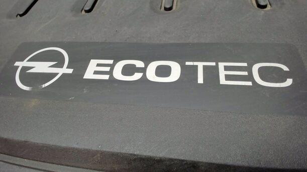 Foto: MOTORVERSCHALUNG / ABDECKUNG OBEN eines Opel Vectra 1.9 CDTI SX