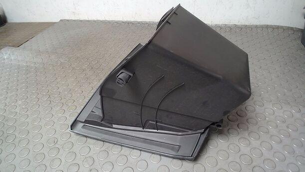 Foto: HANDSCHUHFACH eines Ford Fiesta 1.6 TDCi SX