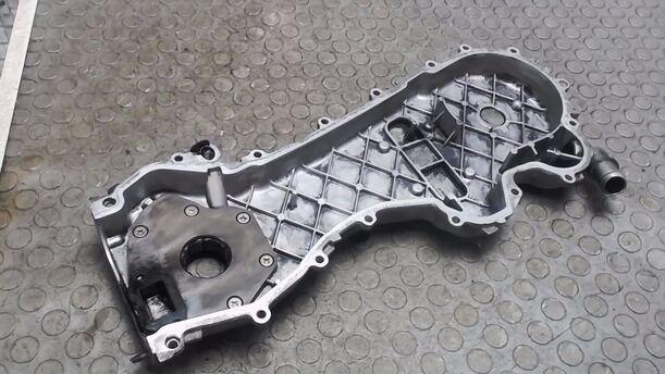 Foto: STEUERGEHÄUSE / ÖLPUMPE eines Opel Corsa 1.3 CDTI SX