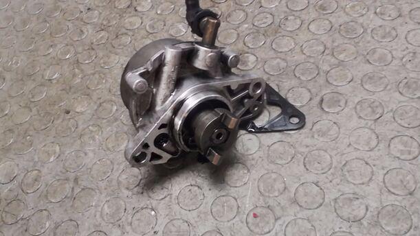 Foto: VAKUUMPUMPE eines Opel Corsa 1.3 CDTI SX