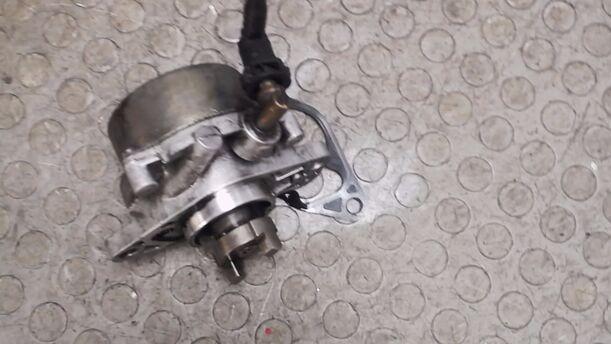 Foto: VAKUUMPUMPE eines Opel Corsa 1.3 CDTI SX