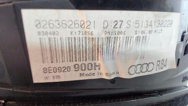 Foto: TACHOEINHEIT / KOMBIINSTRUMENT eines Audi A4 Avant 1.6 SX